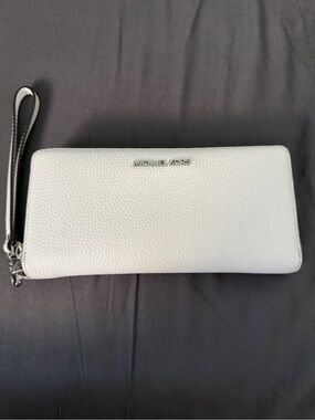 Michael Kors Off-White Pebbled Leather Zip Wallet